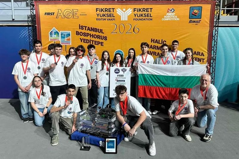 Българският отбор ACS Phoenix с впечатляващо представяне на финалите на FIRST Robotics Competition в Истанбул Българският отбор ACS Phoenix с впечатляващо представяне на финалите на FIRST Robotics Competition в Истанбул